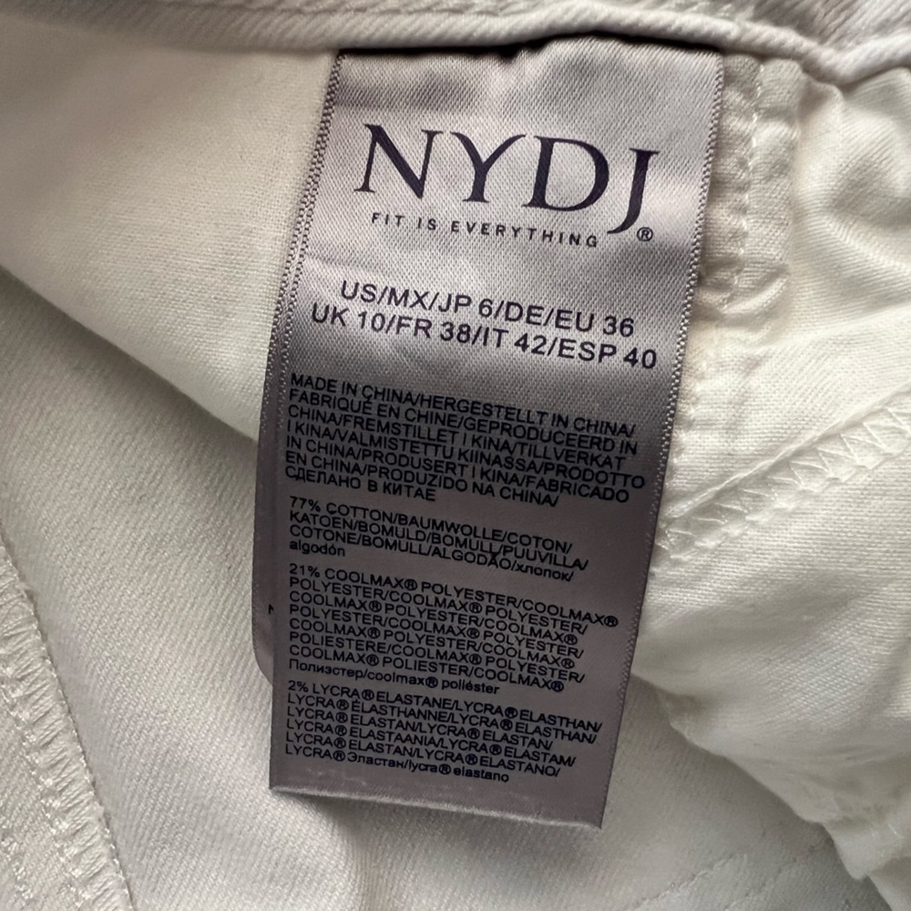 NYDJ Scallop hem Ella shorts 6 PERFECT - Picture 4 of 9